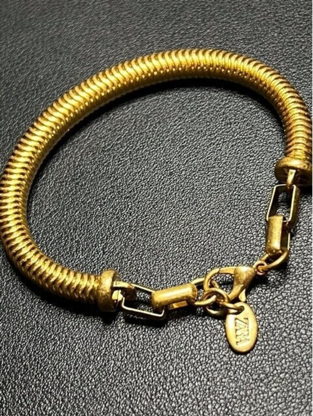 B6468 ZARA Gold Tone Flexible Ribbed Snake Chain Bracelet Lobster Clasp 7.25"